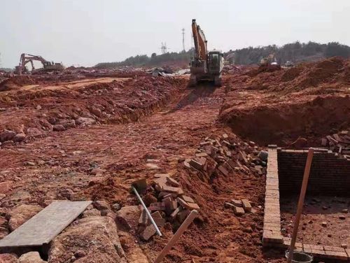 1,回垅路改造及延伸工程:进行 k0 600段排水管沟土石方开挖